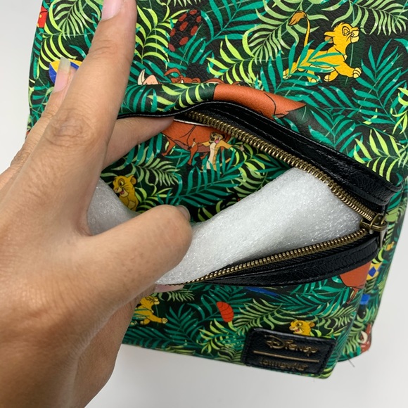 Disney x loungefly lion king hakuna matata bag - Picture 7 of 8